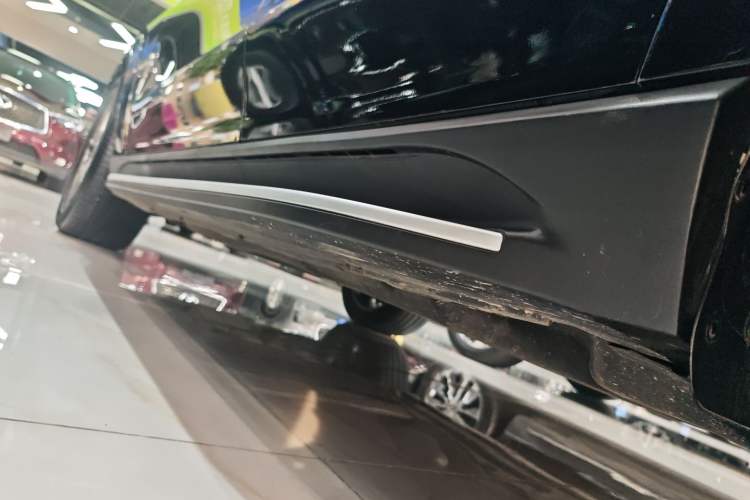 Used Mercedes-Benz GLE 2022 Refreshed GLE 450 4MATIC Stylish Edition Left Side Sill