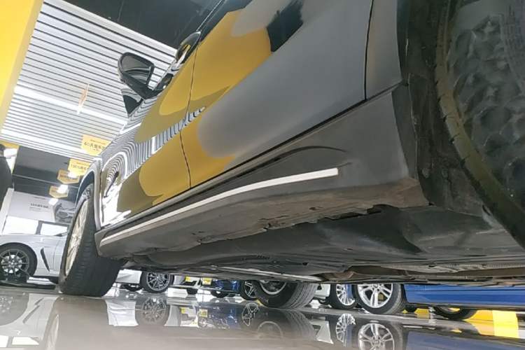 Used Mercedes-Benz GLE 2022 GLE 350 4MATIC Dynamic Edition Left Side Sill