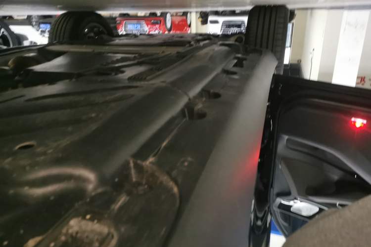 Used Mercedes-Benz GLE 2022 GLE 350 4MATIC Dynamic Edition Left Side Sill
