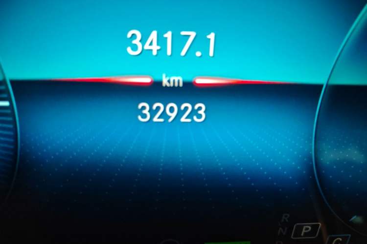 Used Mercedes-Benz GLE 2022 GLE 450 4MATIC Stylish Model Odometer Close Up