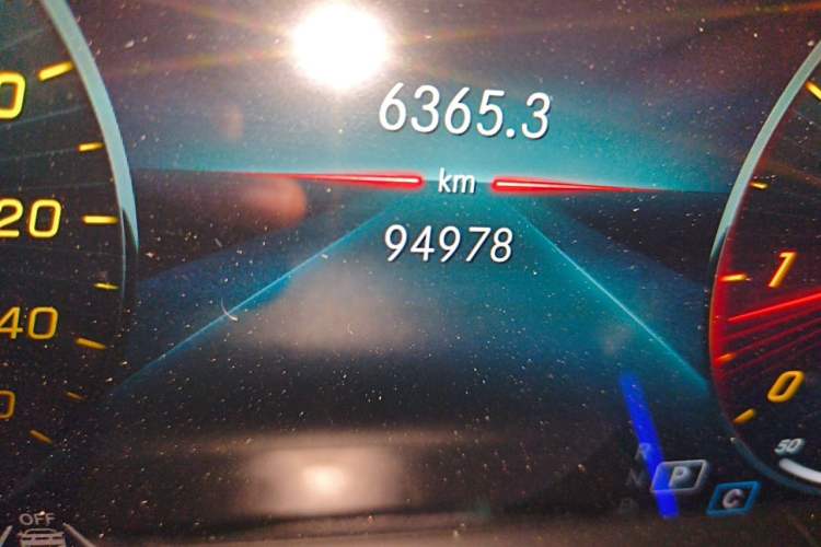 Used Mercedes-Benz GLE 2022 GLE 350 4MATIC Stylish Model Odometer Close Up