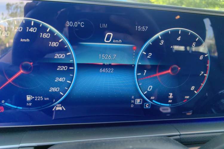 Used Mercedes-Benz GLE 2022 Restyled GLE 350 4MATIC Coupe SUV Fashion Version Odometer Close Up