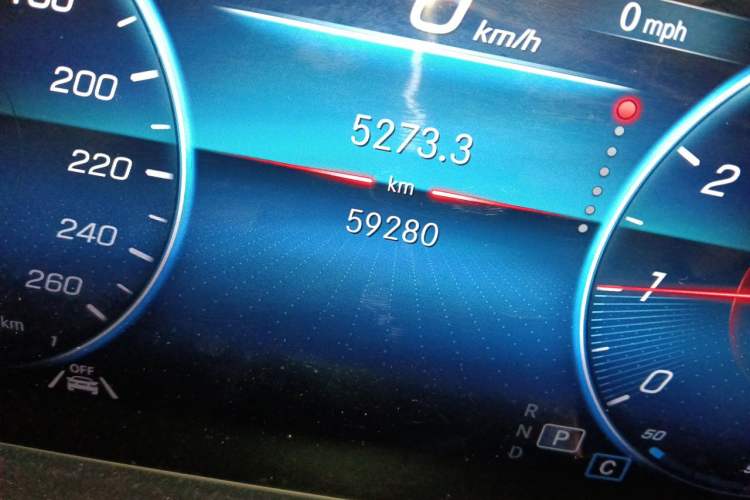 Used Mercedes-Benz GLE 2022 GLE 350 4MATIC Stylish Model Odometer Close Up