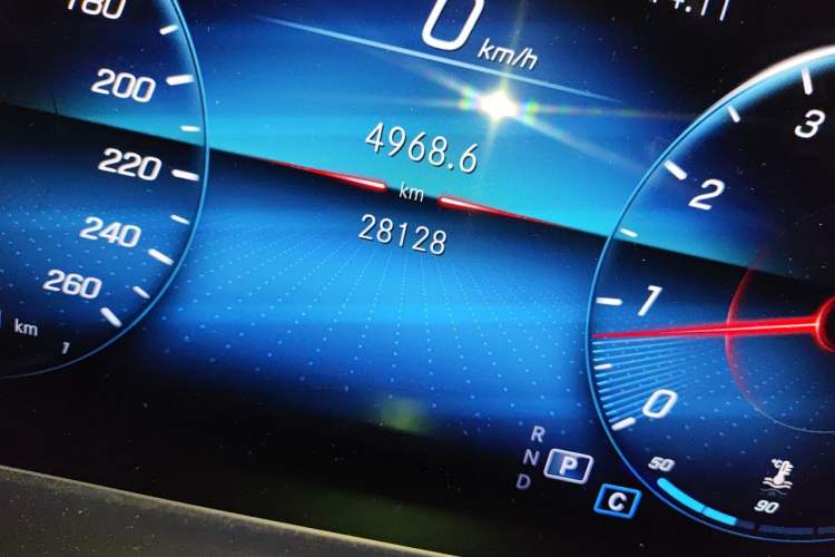 Used Mercedes-Benz GLE  Odometer Close Up