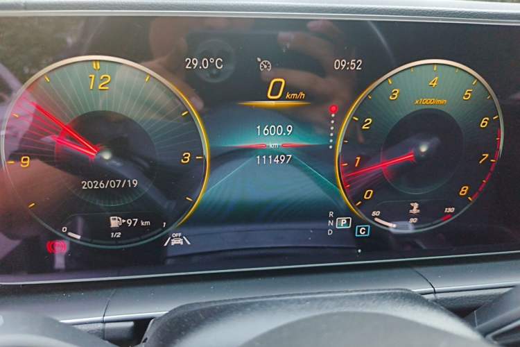 Used Mercedes-Benz GLE 2022 GLE 350 4MATIC Stylish Model Odometer Close Up