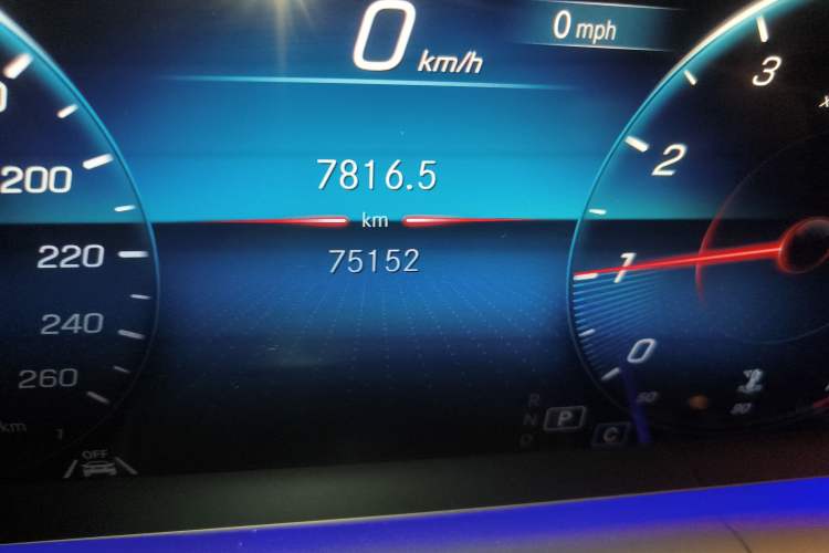 Used Mercedes-Benz GLE 2022 GLE 350 4MATIC Stylish Model Odometer Close Up