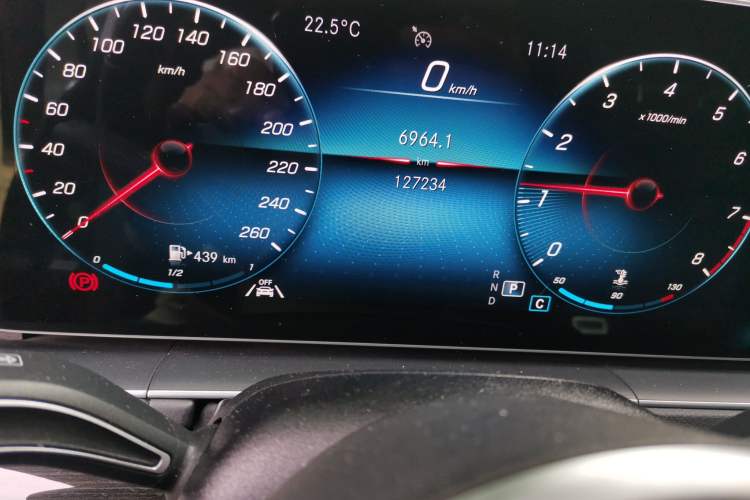 Used Mercedes-Benz GLE 2022 GLE 350 4MATIC Stylish Model Odometer Close Up