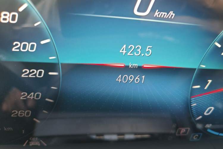Used Mercedes-Benz GLE 2022 GLE 350 4MATIC Stylish Model Odometer Close Up