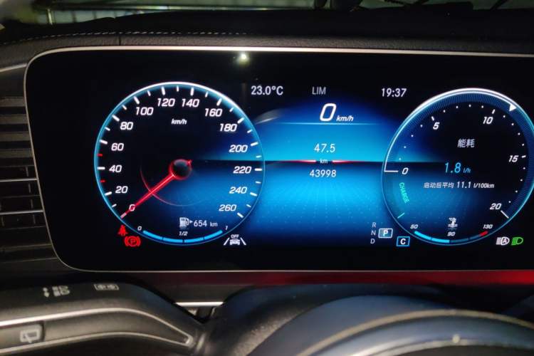 Used Mercedes-Benz GLE 2022 GLE 350 4MATIC Stylish Model Odometer Close Up