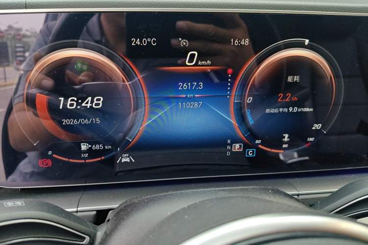 Used Mercedes-Benz GLE 2022 GLE 350 4MATIC Stylish Model Odometer Close Up
