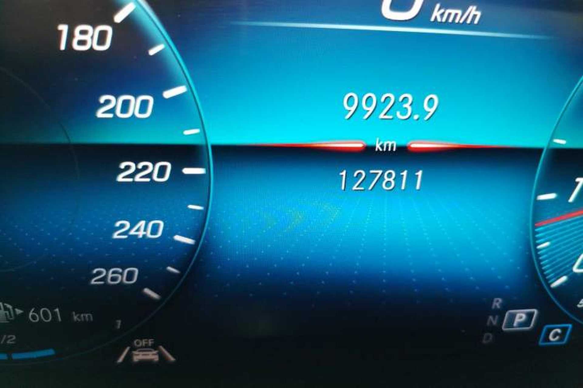 Used Mercedes-Benz GLE 2022 GLE 350 4MATIC Stylish Model Odometer Close Up