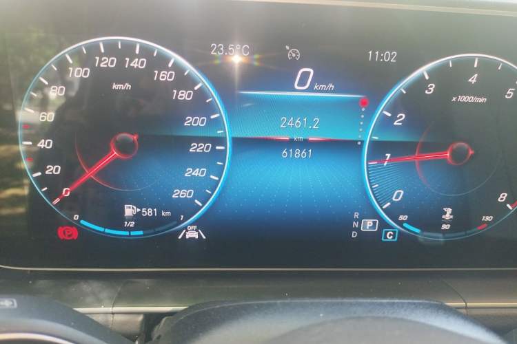 Used Mercedes-Benz GLE 2022 Facelifted GLE 350 4MATIC Fashion Edition Odometer Close Up