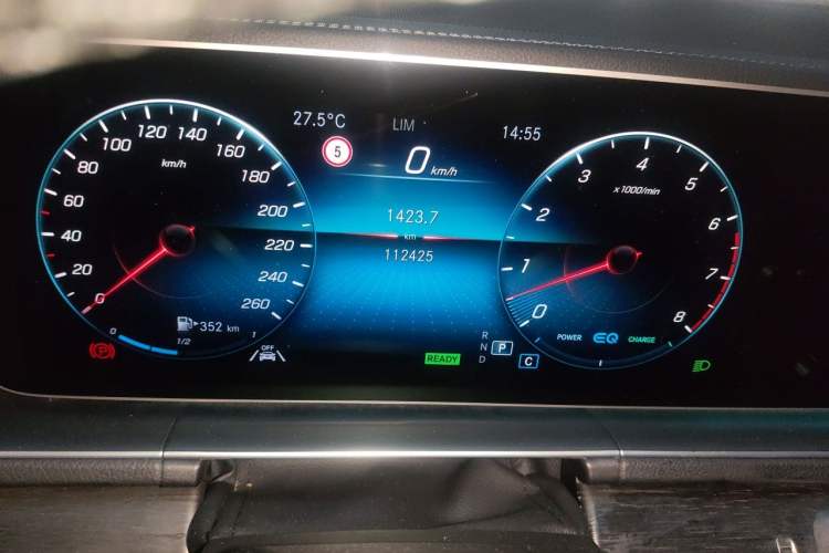 Used Mercedes-Benz GLE 2022 Refreshed GLE 450 4MATIC Luxury Edition Odometer Close Up