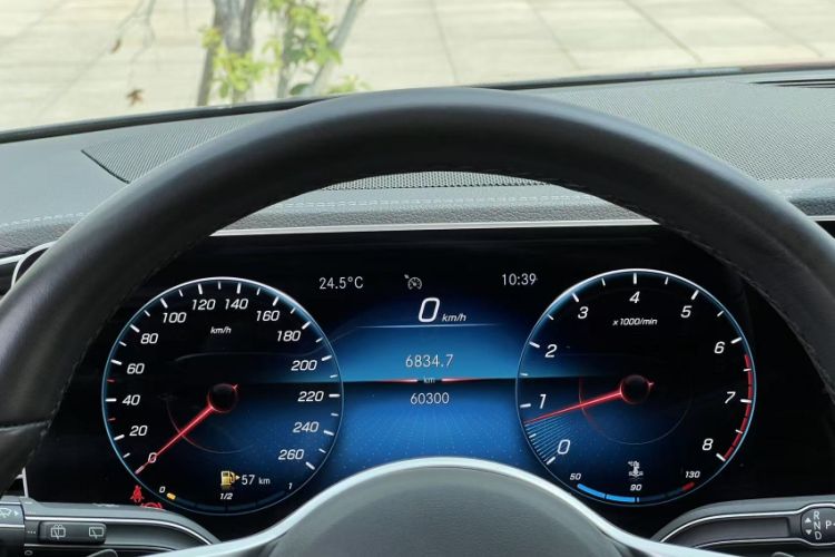 Used Mercedes-Benz GLE 2022 GLE 350 4MATIC Stylish Model Odometer Close Up