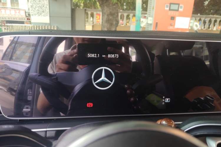 Used Mercedes-Benz GLE 2022 GLE 450 4MATIC Luxury Model Odometer Close Up