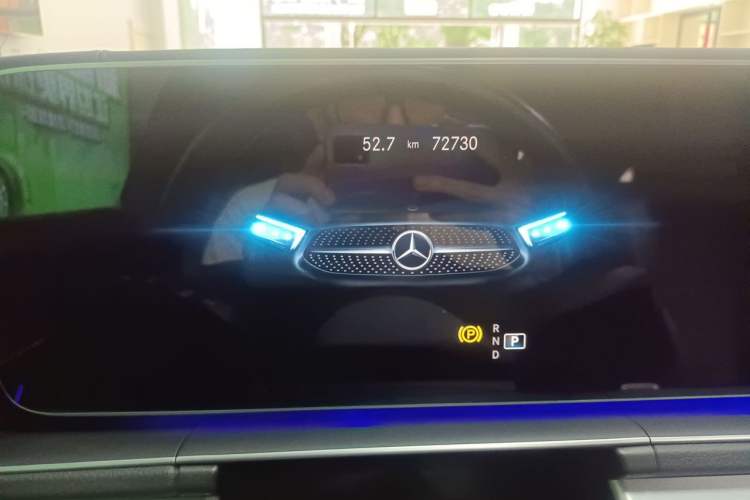 Used Mercedes-Benz GLE 2022 GLE 350 4MATIC Stylish Model Odometer Close Up