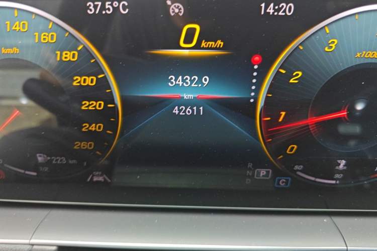Used Mercedes-Benz GLE 2022 Restyled GLE 350 4MATIC Coupe SUV Fashion Version Odometer Close Up