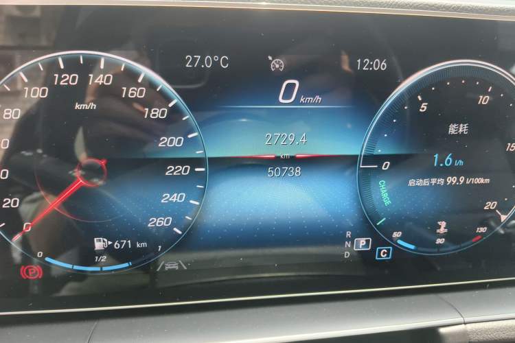 Used Mercedes-Benz GLE 2022 GLE 350 4MATIC Stylish Model Odometer Close Up
