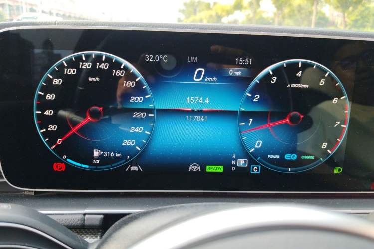 Used Mercedes-Benz GLE 2022 Refreshed GLE 450 4MATIC Coupe SUV Luxury Edition Odometer Close Up