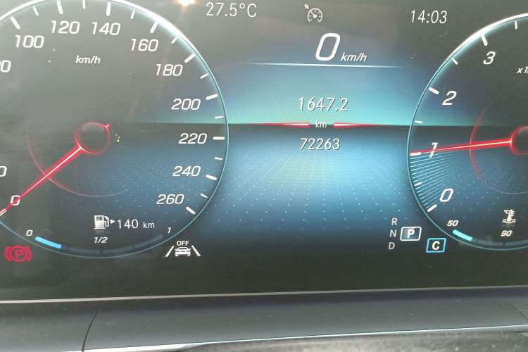 Used Mercedes-Benz GLE 2022 GLE 350 4MATIC Stylish Model Odometer Close Up