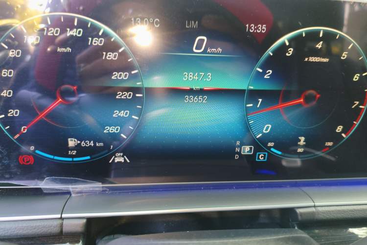 Used Mercedes-Benz GLE 2022 Facelifted GLE 350 4MATIC Fashion Edition Odometer Close Up