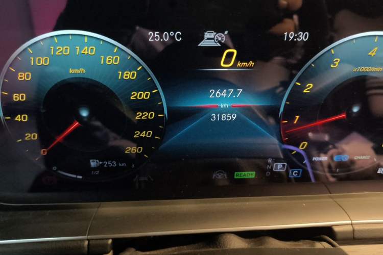 Used Mercedes-Benz GLE 2022 GLE 450 4MATIC Luxury Model Odometer Close Up