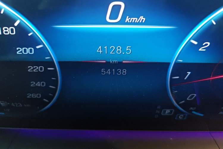Used Mercedes-Benz GLE 2022 GLE 350 4MATIC Stylish Model Odometer Close Up
