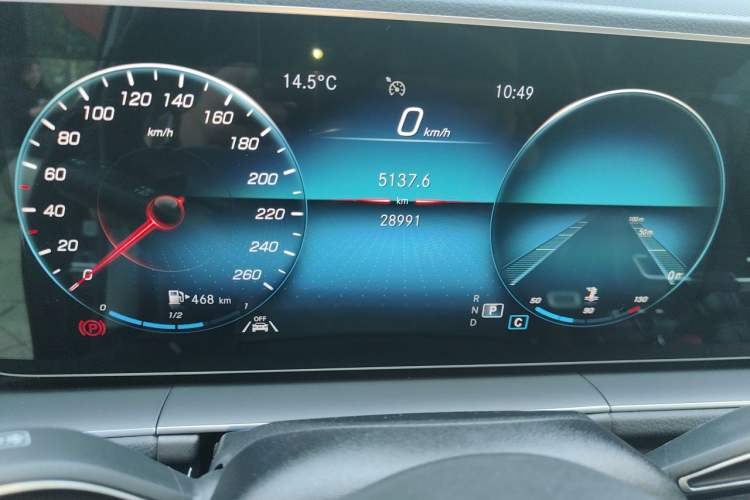 Used Mercedes-Benz GLE 2022 GLE 350 4MATIC Stylish Model Odometer Close Up