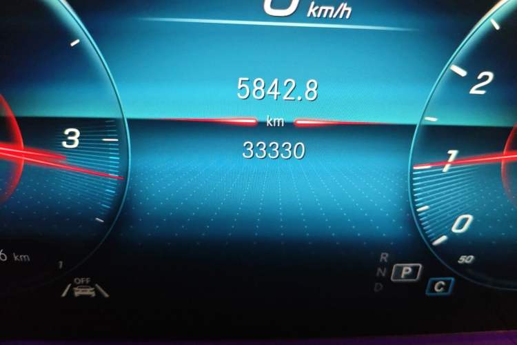Used Mercedes-Benz GLE  Odometer Close Up