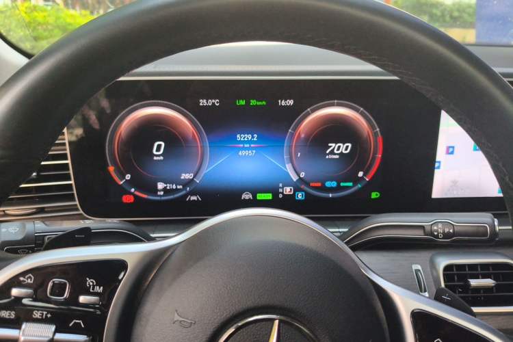 Used Mercedes-Benz GLE 2022 GLE 450 4MATIC Luxury Model Odometer Close Up