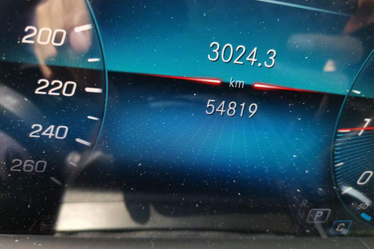 Used Mercedes-Benz GLE 2022 GLE 350 4MATIC Stylish Model Odometer Close Up