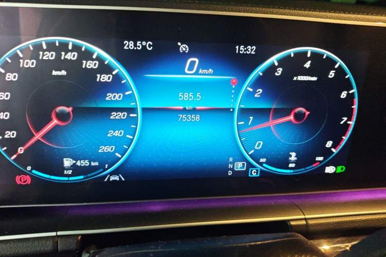 Used Mercedes-Benz GLE 2022 Facelifted GLE 350 4MATIC Fashion Edition Odometer Close Up