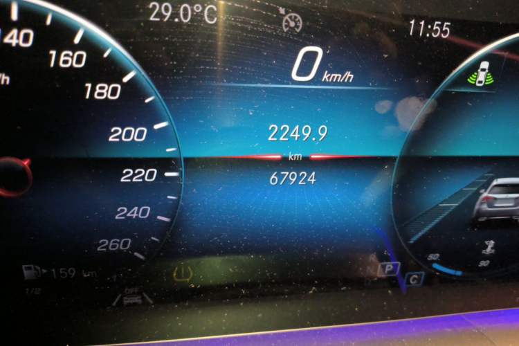 Used Mercedes-Benz GLE 2022 GLE 350 4MATIC Stylish Model Odometer Close Up