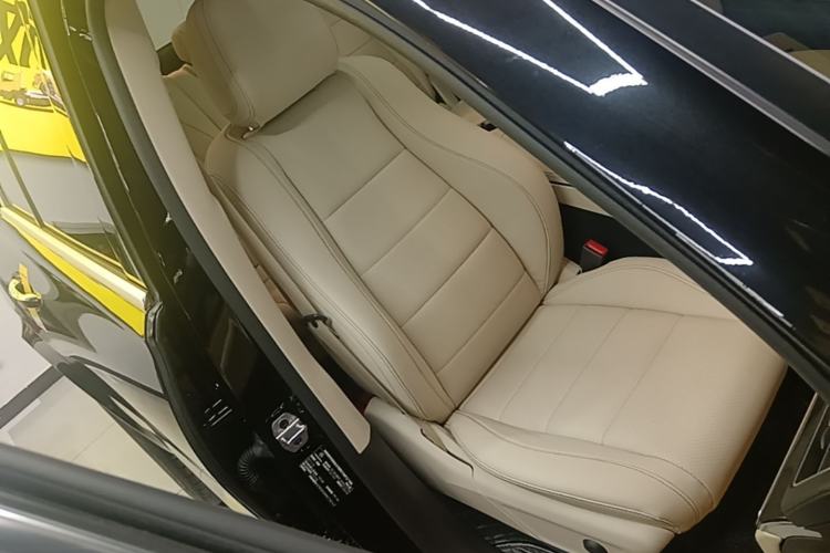 Used Mercedes-Benz GLE 2022 Facelifted GLE 350 4MATIC Fashion Edition Right Front Seat
