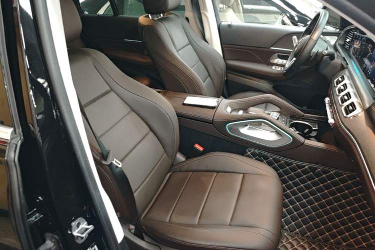 Used Mercedes-Benz GLE 2022 Refreshed GLE 450 4MATIC Luxury Edition Right Front Seat