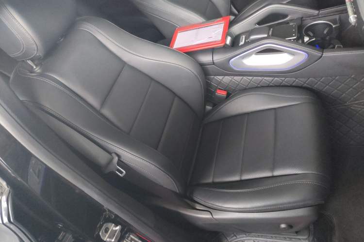 Used Mercedes-Benz GLE 2022 GLE 350 4MATIC Coupe SUV Fashion Model Right Front Seat