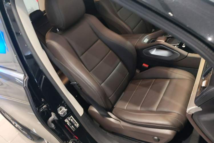 Used Mercedes-Benz GLE 2022 Refreshed GLE 350 4MATIC Dynamic Edition Right Front Seat