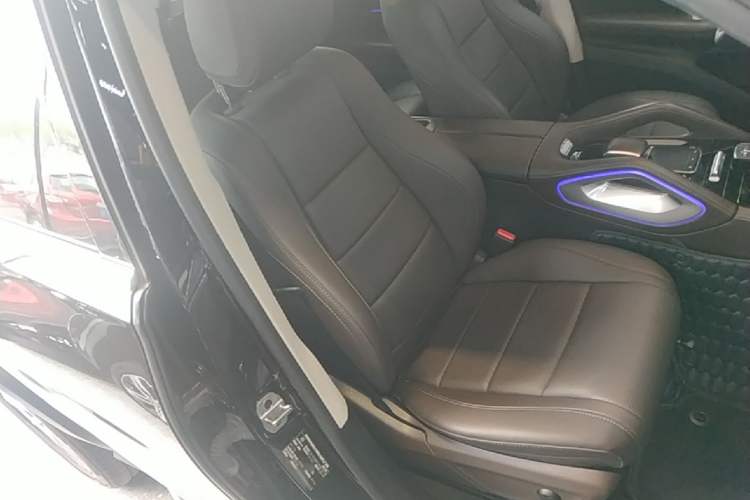 Used Mercedes-Benz GLE 2022 GLE 350 4MATIC Dynamic Edition Right Front Seat
