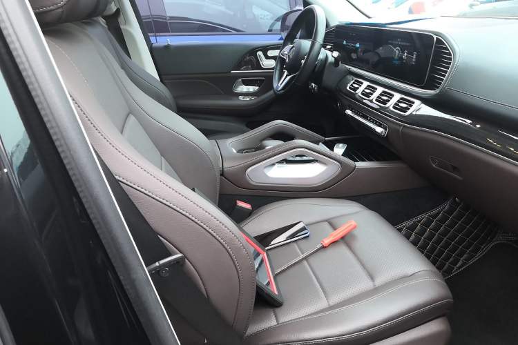 Used Mercedes-Benz GLE 2022 Facelifted GLE 350 4MATIC Fashion Edition Right Front Seat