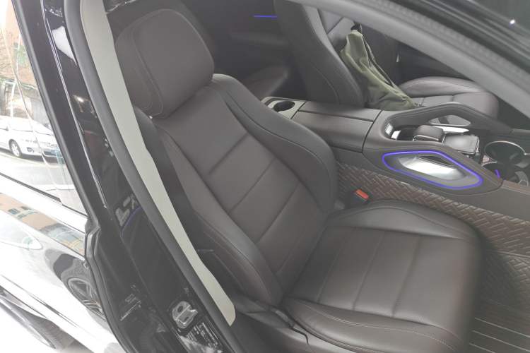 Used Mercedes-Benz GLE 2022 Facelifted GLE 350 4MATIC Fashion Edition Right Front Seat