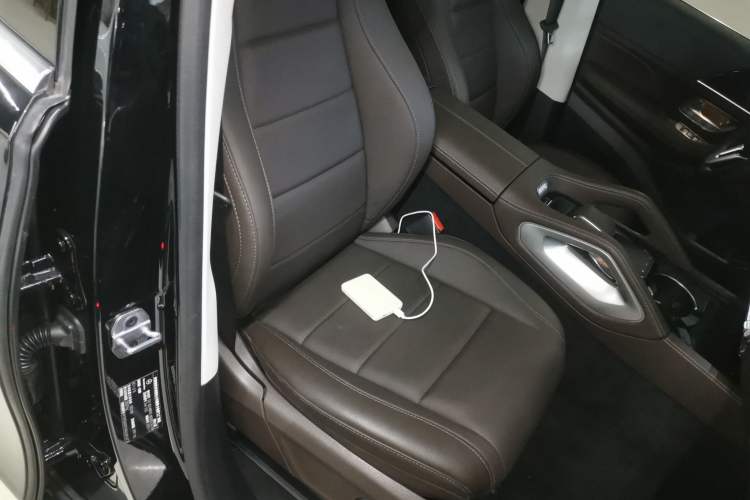 Used Mercedes-Benz GLE 2022 GLE 350 4MATIC Dynamic Edition Right Front Seat