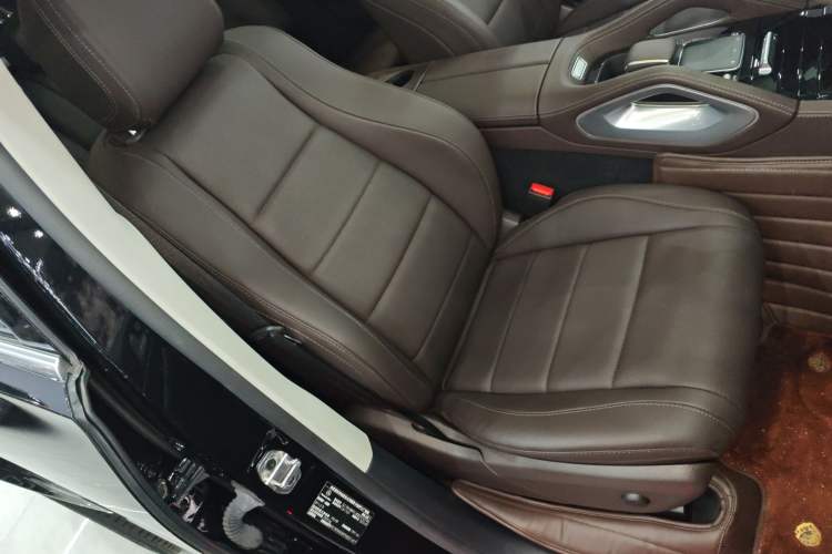 Used Mercedes-Benz GLE 2022 Facelifted GLE 350 4MATIC Fashion Edition Right Front Seat