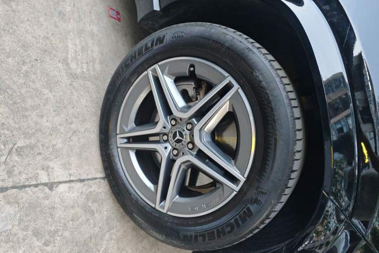 Used Mercedes-Benz GLE 2022 Refreshed GLE 450 4MATIC Luxury Edition Right Front Wheel Hub