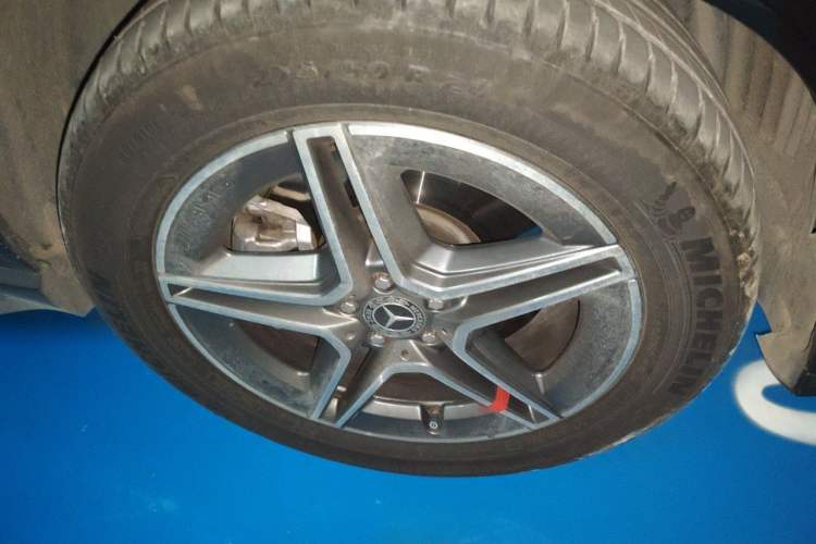 Used Mercedes-Benz GLE 2022 Refreshed GLE 450 4MATIC Stylish Edition Right Front Wheel Hub