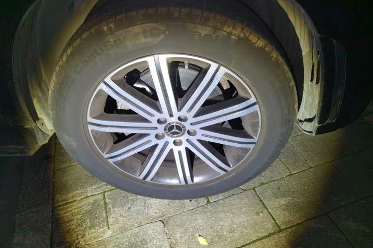Used Mercedes-Benz GLE 2022 Refreshed GLE 350 4MATIC Luxury Edition Right Front Wheel Hub