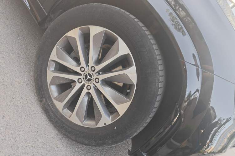 Used Mercedes-Benz GLE 2022 Facelifted GLE 350 4MATIC Fashion Edition Right Front Wheel Hub