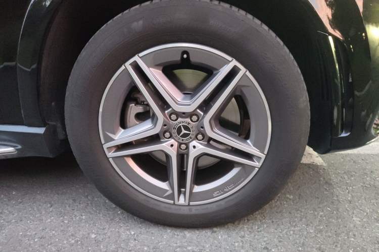 Used Mercedes-Benz GLE 2022 Refreshed GLE 450 4MATIC Luxury Edition Right Front Wheel Hub