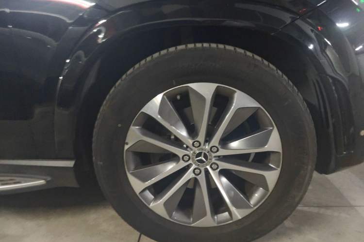 Used Mercedes-Benz GLE 2022 Facelifted GLE 350 4MATIC Fashion Edition Right Front Wheel Hub