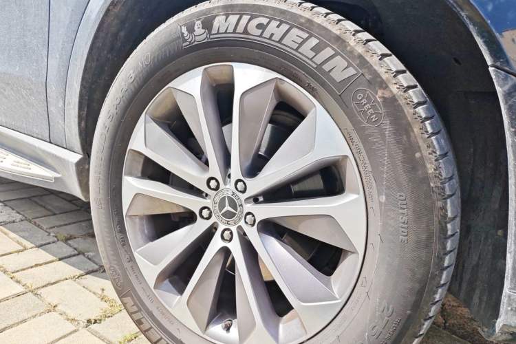 Used Mercedes-Benz GLE 2022 GLE 350 4MATIC Stylish Model Right Front Wheel Hub