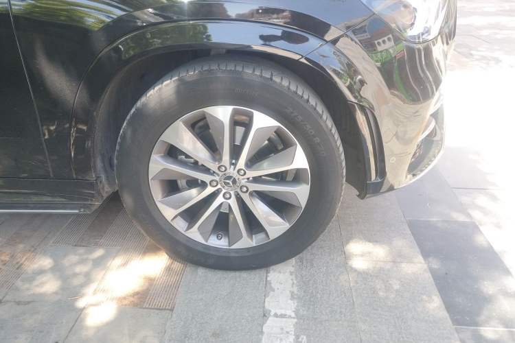 Used Mercedes-Benz GLE 2022 Facelifted GLE 350 4MATIC Fashion Edition Right Front Wheel Hub